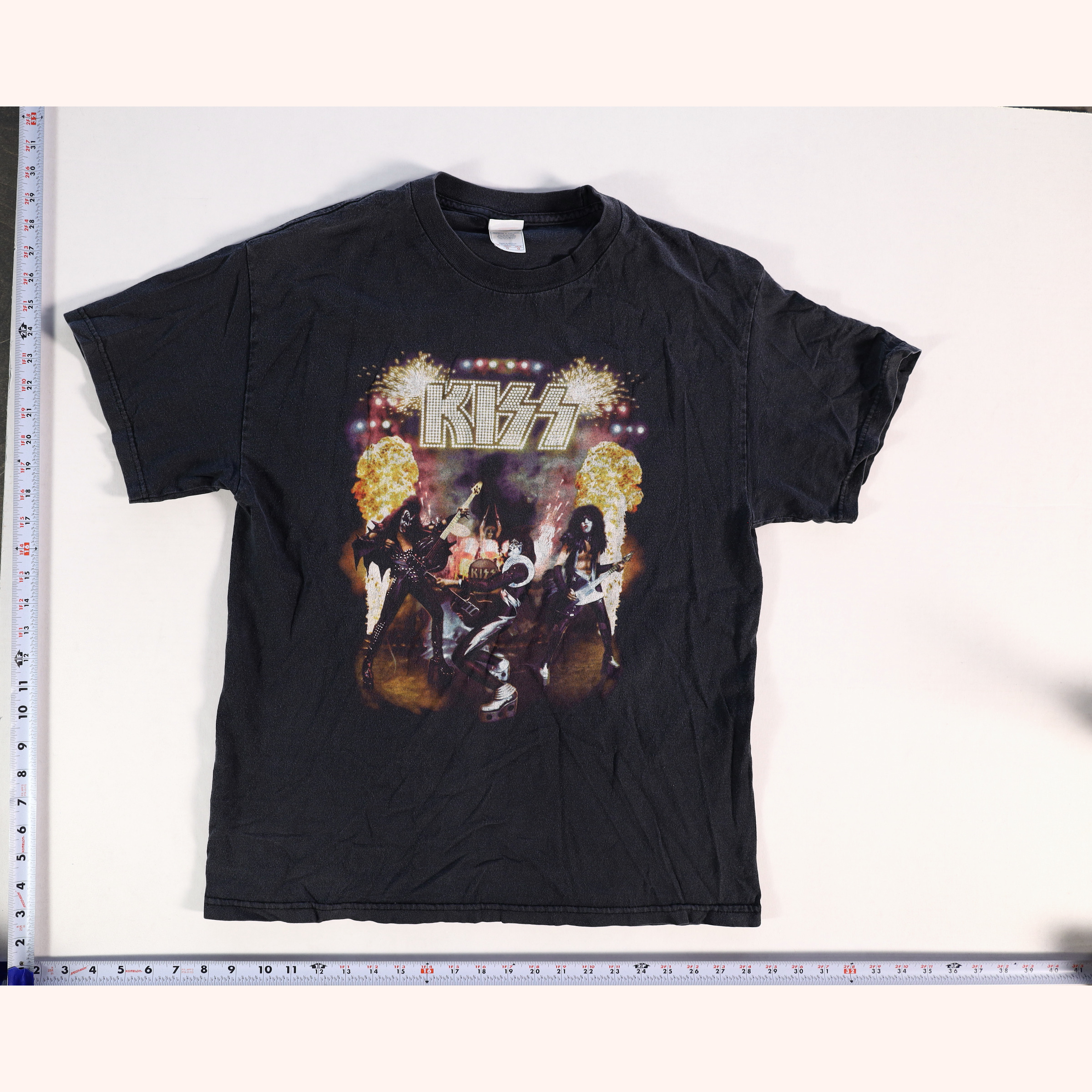 Vintage 2000s KISS Rockin In The USA Graphic T-Shirt Size L