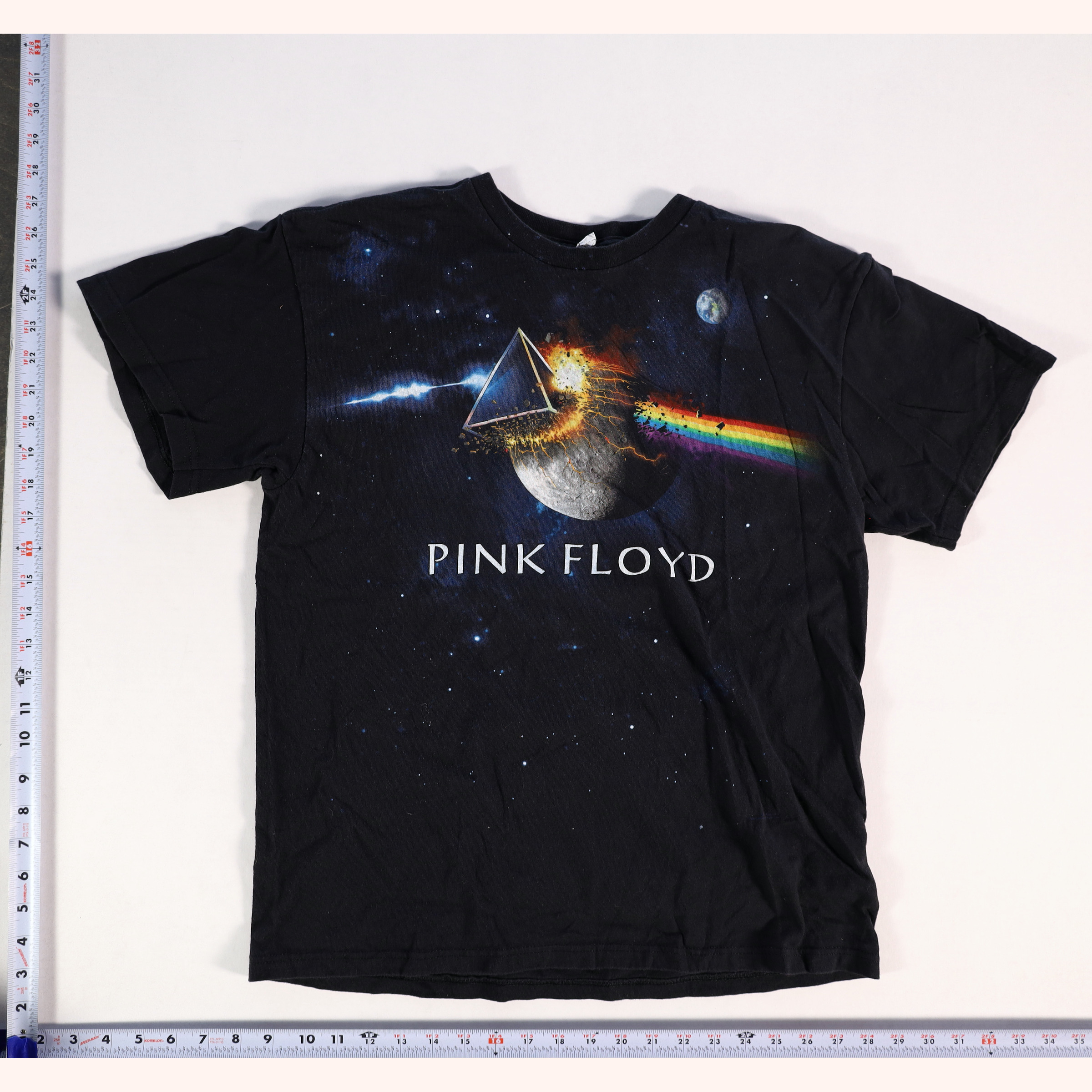 Vintage 2000s Pink Floyd Dark Side Of The Moon Graphic T-Shirt Size L