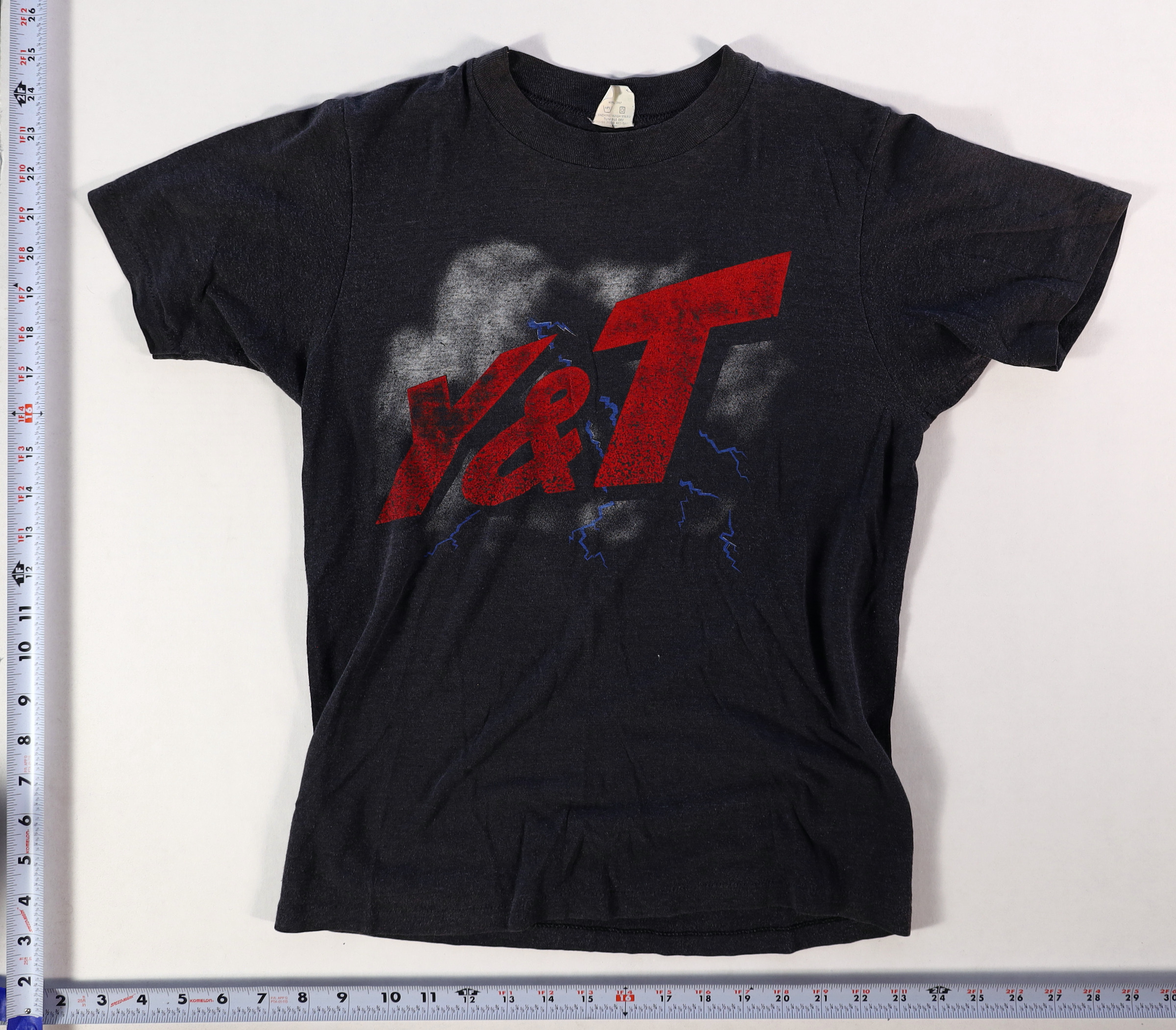 Vintage 1980s Y&T Black Tiger Tour '82 T-Shirt Size M